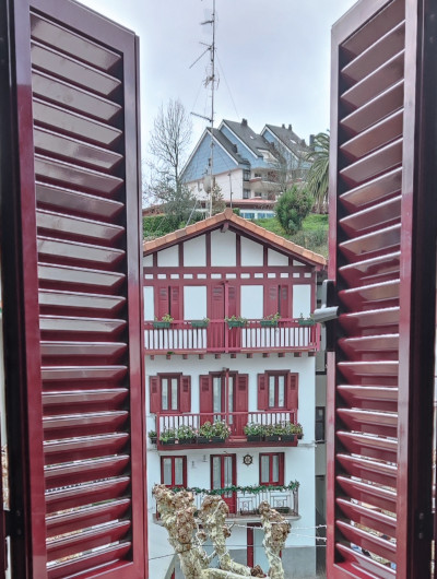 Disponemos de contraventanas para la protección de tus ventanas y control de la luz