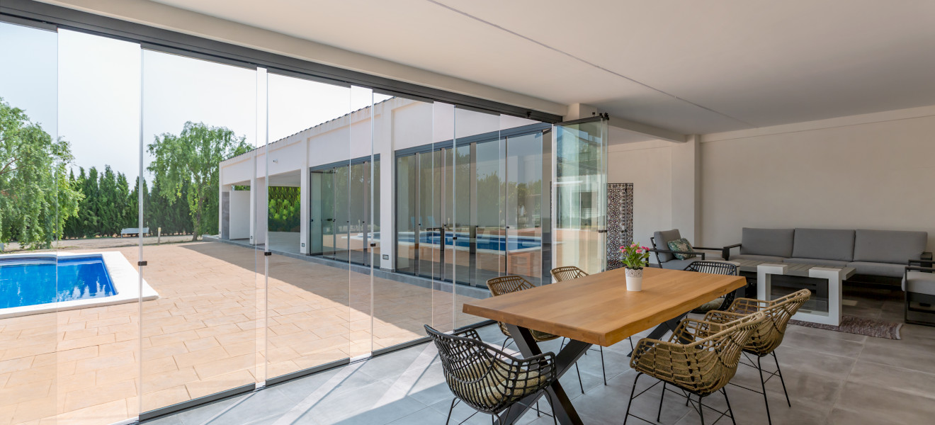 Aumentamos la luminosidad de tu hogar gracias a nuestras correderas de cristal