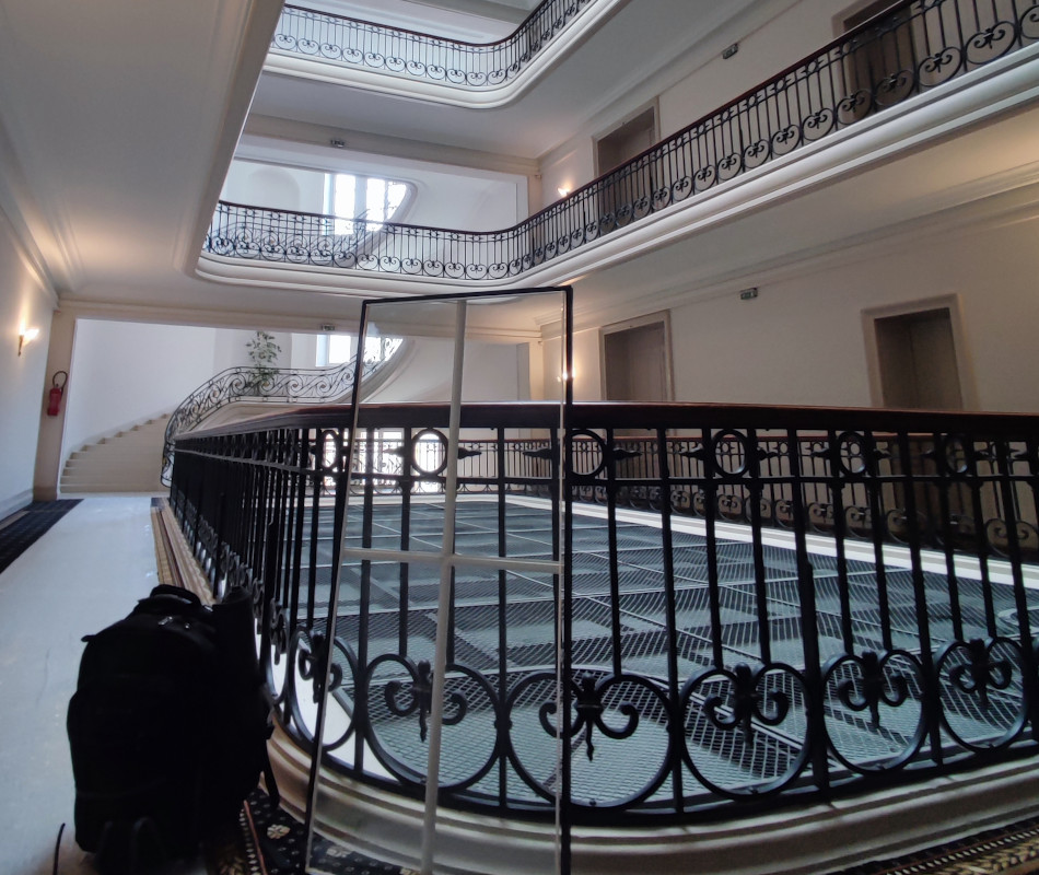 Mantenimiento realizado en un cerramiento de cristal