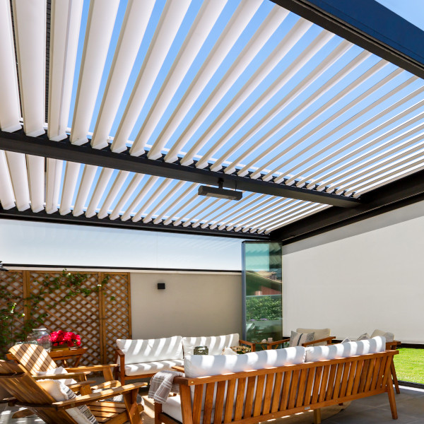 Instalación de pérgolas de cristal para terrazas y jardines